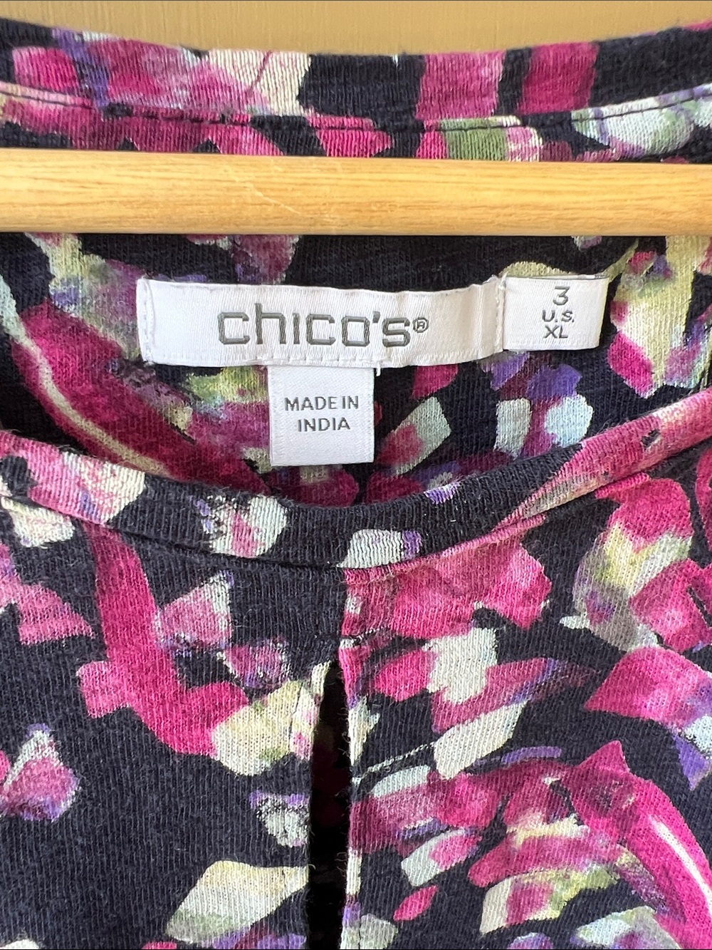 Chico’s XL Cotton V Neck Cap Sleeve Purple Floral Top - Picture 3 of 7